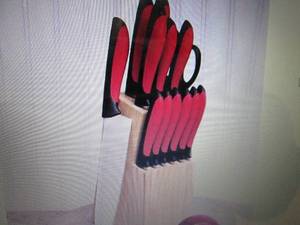 MegaChef 14-Pc. Cutlery Set open bo...
