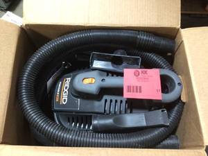 lot 17 image: Ridgid WD4070 4 Gal Portable WetDry Vac customer return review pictures