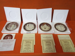 lot 138 image: (4) Carl Romanelli (Great Romances of History) & Roger Akers 10 Limited Edition Collector Plates