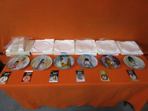 lot 139 image: (6) Ted De Grazia (Holiday Series) 10 Limited Edition Collector Plates