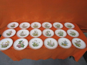 lot 144 image: (18) (Bouquet Of Blossoms & Berries) 10.5 Limited Edition Collector Plates