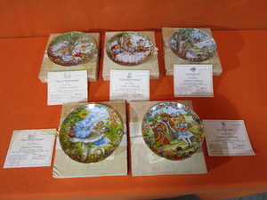 lot 153 image: (5) Robert Blitzer (Alice In Wonderland) 8.5 Limited Edition Collector Plates
