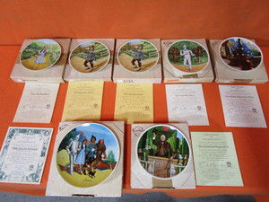 lot 154 image: (7) James Auckland (Wizard Of Oz) 8.5-10 Limited Edition Collector Plates