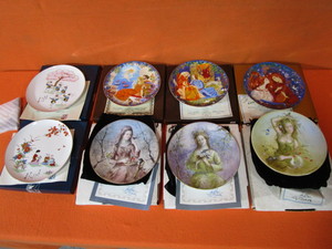lot 170 image: (8) Frank & Gertrude Russell Barrer (Romantic Loves) Suetomi (Warabe No Haiku) Guy Cambier (Girls Of The Seasons) 10 Limited Edition Collector Plates