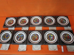 lot 174 image: (10) Restieau (Noel Vitrail) 8.5 Limited Edition Collector Plates