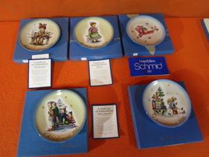 lot 186 image: (5) Sister Berta Hummel 7.5 Limited Edition Collector Plates