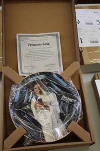 lot 564 image: The Hamilton Collection Limited Edition Fourth Issue Star Wars Princess Leia Collector Plate (New In Box ) with Certificate of Authenticity