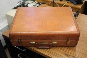 lot 588 image: Samsonite Leather Suitcase