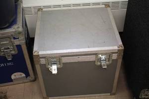 lot 590 image: Metal Road Case