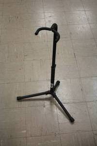 lot 925 image: 28 Guitar Stand