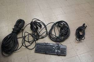 lot 926 image: Lot of (1 Bin) RGB Computer Cables