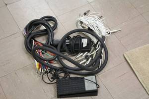 lot 928 image: AV Patch Cables and (2) Foot Pedals