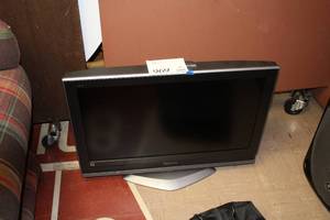 lot 969 image: 2007 Panasonic TC-32LX70N 32 LCD TV