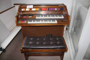 lot 1006 image: Kimball R80 Organ with Padded Wooden Bench