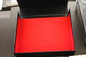 lot 541 image: International Collectors Society Storage Box