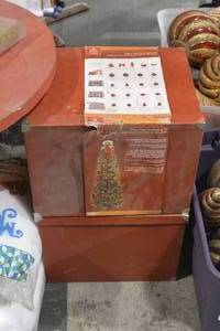 2 - 100 Piece Tree Decorating Kits