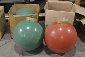 3 Oversized Bulbs 2 green 1 red