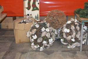 24 balls with flowers