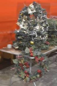 Quantity of 6 24 decorated wreaths