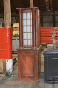 2 Matching window props with pillars