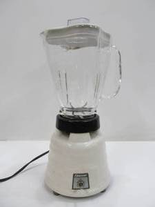 lot 22 image: Working Vintage Oster Blender