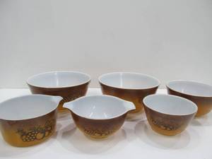 lot 23 image: Set of 6 PYREX Mixing & Other Bowls - Old Orchard
