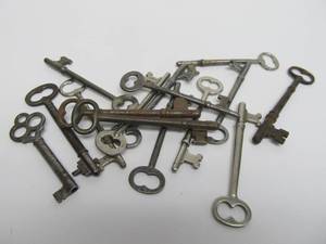 lot 70 image: Lot of Antique Skeleton Keys