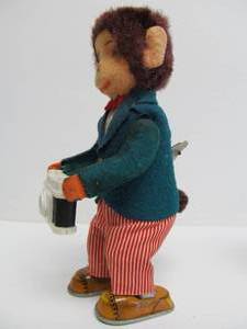 lot 152 image: Vintage 1960s ALPS TouristTraveler Monkey wCamera Windup Toy wBox
