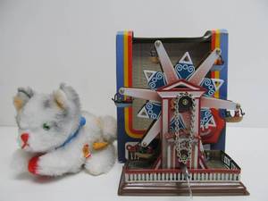 lot 153 image: 2 Vintage Windup Toys - Carls Original Kitten & Tin Litho Ferris Wheel Toy