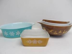 lot 167 image: Nice Group of Assorted Vintage PYREX Dishes & Bowls