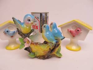 lot 170 image: Vintage 1950s era Anthropomorphic Bluebirds Bowl & Large Salt & Pepper Set
