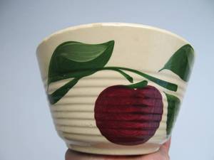 lot 183 image: Vintage Watt Stoneware Advertising Bowl or Grease Jar