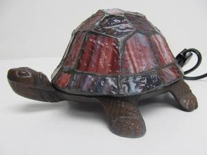 lot 186 image: Stained Glass Small Turtle Lamp