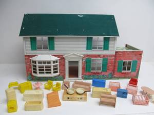 lot 189 image: Vintage MARX Tin Litho Doll House wAssorted Furniture etc