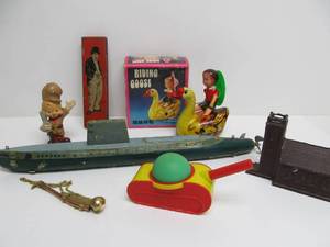 lot 190 image: Group of Vintage Toys 
