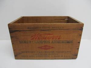 lot 195 image: Very Nice Vintage WESTERN Ammunition Wooden Ammo Crate