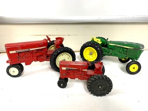 lot 139 image: 3 Vintage Diecast Toy Tractors