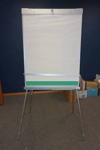 lot 39 image: Claridge Aluminum Stand Presentation Easel with Pad