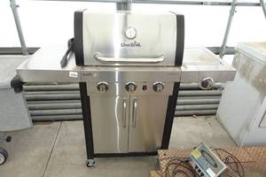 lot 285 image: Char-Broil Commercial Stainless Steel TRU Infrared Propane Grill