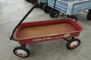 lot 280 image: Vintage Radio Flyer 90 Classic Red Metal Wagon