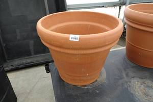 lot 233 image: Large Terra Cotta Clay Planter