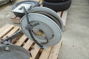 lot 244 image: Klutch 50 Auto Rewind Air Hose Reel