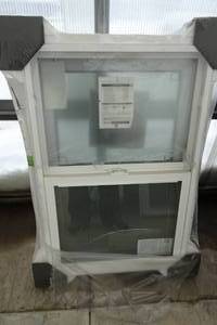 lot 230 image: Pella Encompass Vinyl Frame Single Hung Window - 23.5 x 35.5