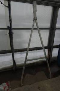 lot 212 image: Aluminum Ice Shelter Tow Bar