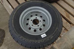 lot 218 image: NEW Globaltrax ST17580R13 Trailer Tire with Wheel
