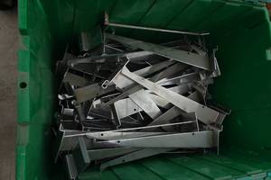 lot 256 image: Large Bin of Slatwall Shelf Brackets
