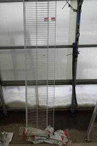 lot 189 image: Rubbermaid Linen Shelving with Braces