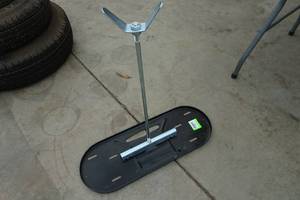 lot 185 image: Propane Tank Mount for Trailer