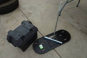 lot 186 image: Propane Tank Mount and Battery Case for Trailer