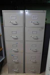 lot 12 image: 2 Metal 4 Drawer File Cabinets